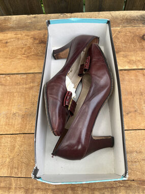 Salvadore FERRAGAMO Size 8 Maroon Wine Red Bow Heel Shoes Italy Vintage W Box